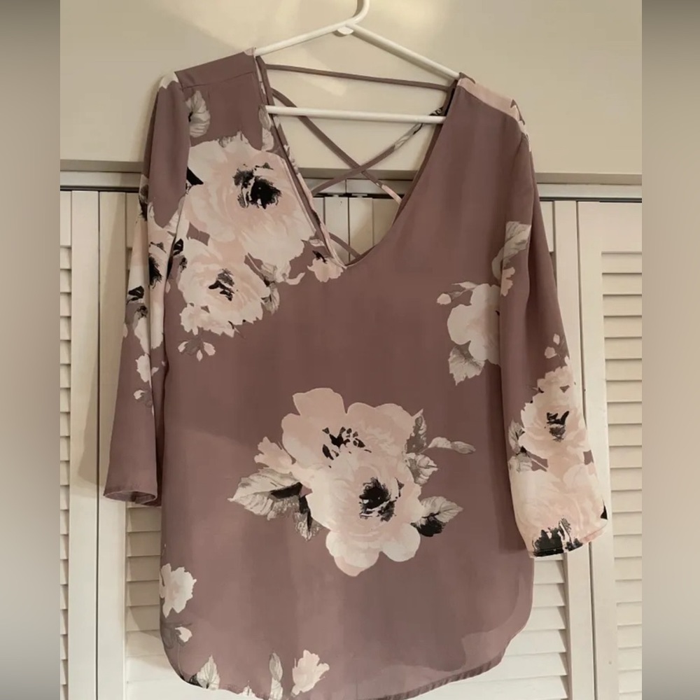 DYNAMITE | Floral Blouse